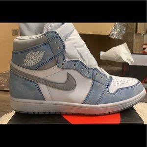 Jordan 1 Hyper Royal